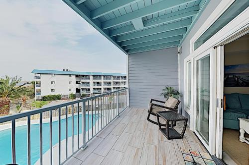 Apartamento New Listing! Beachside Villa With Bay Views & Pool Condo