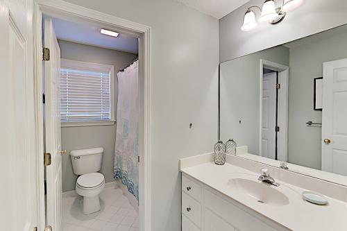 Three Buoys - Private Pool, Walk To Beach! Home