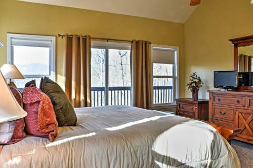 Cozy Tranquility Home With Porch And Mountain Views!
