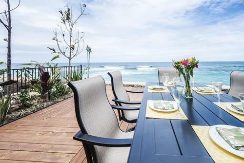 Blue Mahina At Sunset Beach Home