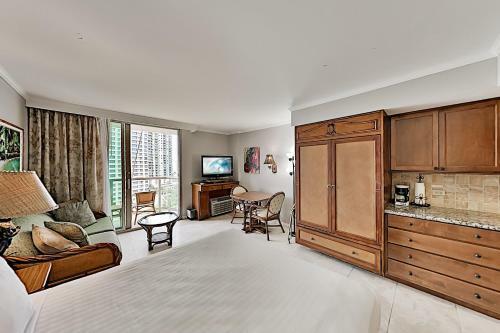 Apartamento Luana - Walkable Waikiki Studio - Gym & Pool Condo