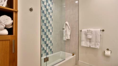 Maui Westside Presents: Luana Garden Villas 14d