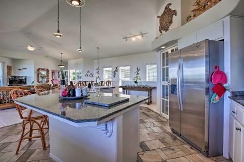 Custom-built Kona Coast Home - Mins To Magic Sands