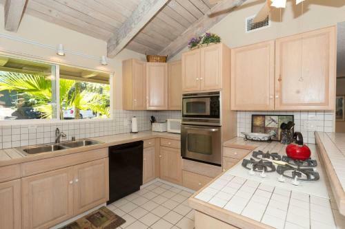 Hale Nani Loa - White Sands Beach Home By Casago
