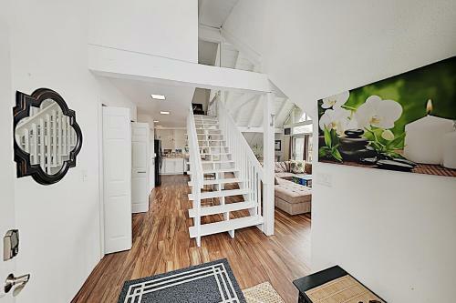 New Listing! Remodeled A-frame With Deck & Balcony Home
