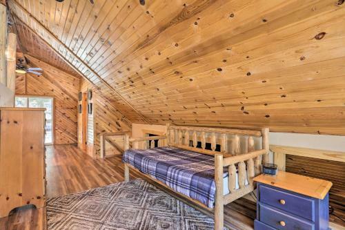 Peaceful Garden Valley Cabin With Private Deck!
