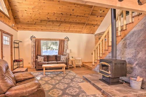 Peaceful Garden Valley Cabin With Private Deck!