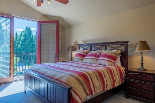 Upscale 3 Bedroom Timbers Condo, Walk To Town