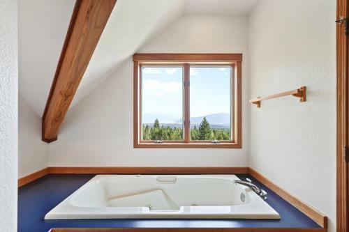 Lakeview Home With New Hot Tub - Sleeps 10