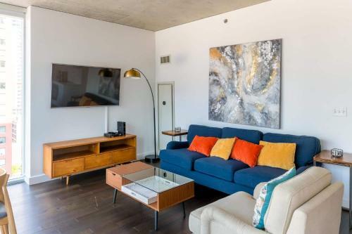 2br Modern Luxury Apartment With Balcony, Rooftop Pool & Gym By Envitae
