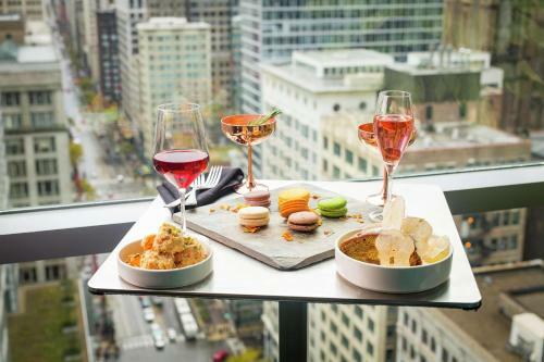 Hotel Thewit Chicago By Suiteness
