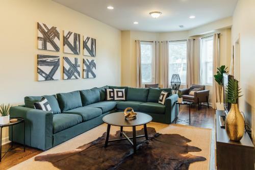 Spacious And Airy Apartment For Big Groups!
