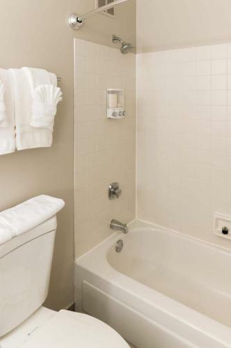 Apartamento 2br Navy Pier Loft With Pool, Gym & Views By Envitae