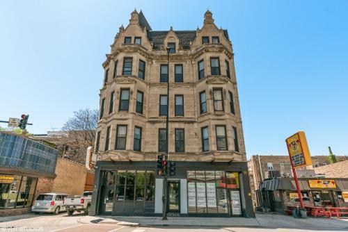 One Bedroom Suite In East Lincoln Park