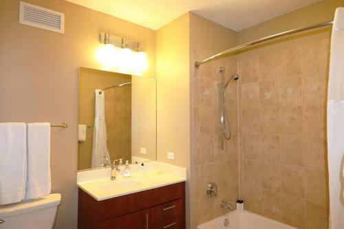 Apartamento Had A Pleasant Visit On Dch 215 West Washington