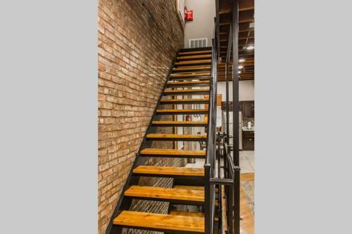 4 Bedroom, 2 Full, 2 Half Bath South Side Greystone Townhome