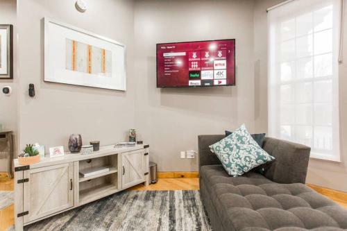4 Bedroom, 2 Full, 2 Half Bath South Side Greystone Townhome