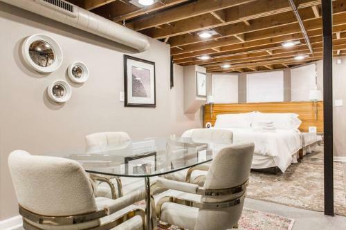 4 Bedroom, 2 Full, 2 Half Bath South Side Greystone Townhome