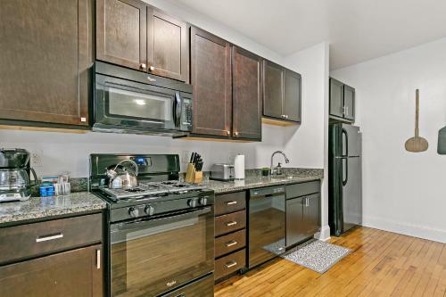 Apartamento Indulging 2-bedroom Condo Unit In Festive Boystown
