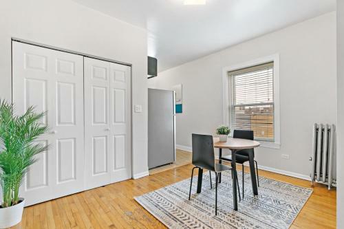 Apartamento King Bed, Full Kitchen, Rogers Park 5mins Loyola