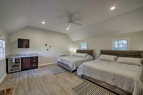 Remodeled Indianapolis Home With Deck-walk To The Ims