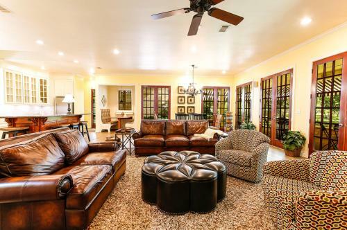 Luxury Golf Course Private Retreat With Heated Swimming Pool