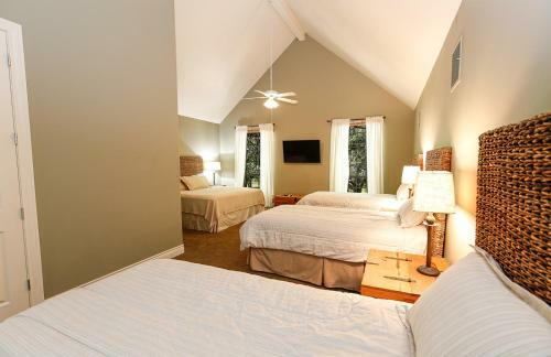 Luxury Golf Course Private Retreat With Heated Swimming Pool