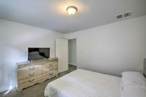 Charming Indy Townhome - 4 Mi To Mile Square!