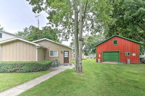Cozy Cottage With Dock And Patio By Indiana Beach