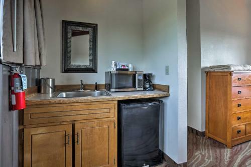 Apartamento Burkesville Apt With Deck, Views And Pool Access!