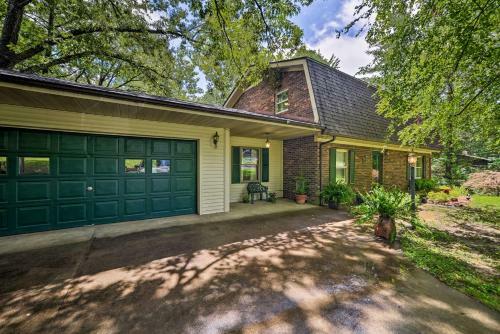 Waterfront Lake Barkley Home With Deck And Grill!