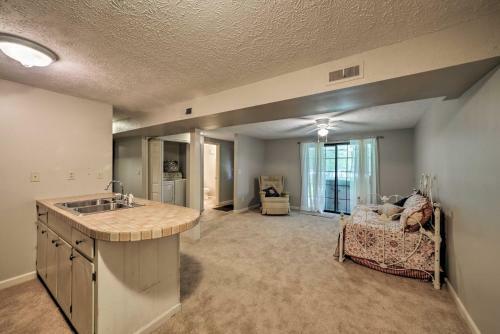 Waterfront Lake Barkley Home With Deck And Grill!