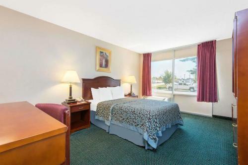 Hotel Coratel Inn & Suites Wichita East