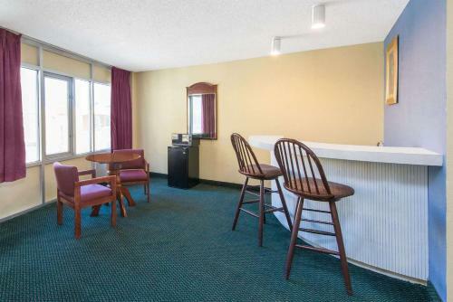 Hotel Coratel Inn & Suites Wichita East
