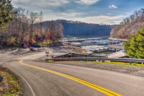 Lake View Escape - 1 Mile From Wisdom Dock!