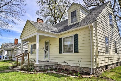 Lexington Getaway With Backyard Deck Less Than 2 Mi To Uk!