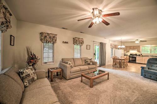 Apartamento Large Condo With Wraparound Deck Less Than 1mi To Marina