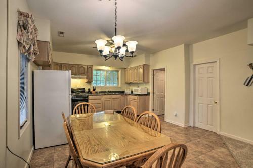 Apartamento Large Condo With Wraparound Deck Less Than 1mi To Marina