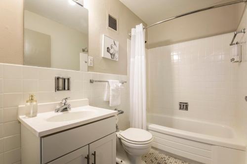 Cozysuites Modern Downtown Apartment