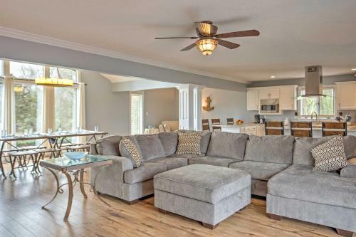 Monticello Home With Multi-level Deck On 2 And Acres!