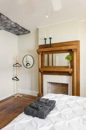 Bed & Breakfast 1858 Edgeland Avenue, Unit One