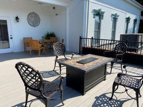 Bed & Breakfast Belle Louise Historic Guest House