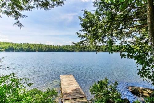 Charming Casco Cottage On Lake With Private Dock!