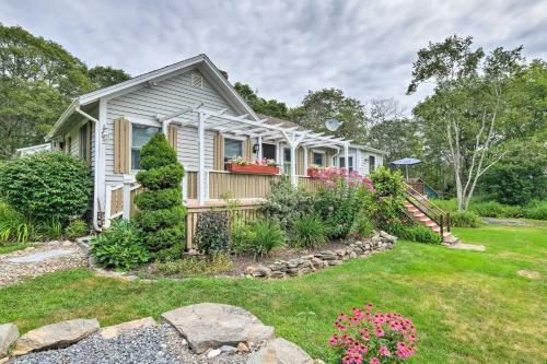 Charming East Boothbay Cottage With Large Yard!