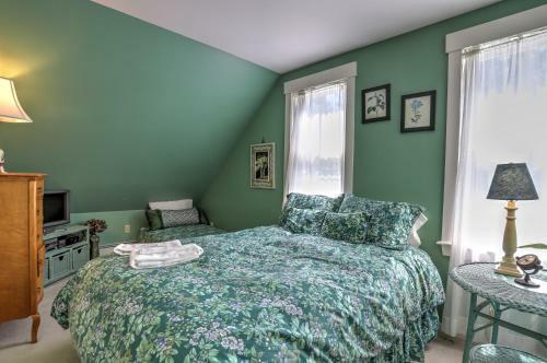 Edgewater By Morton & Furbish