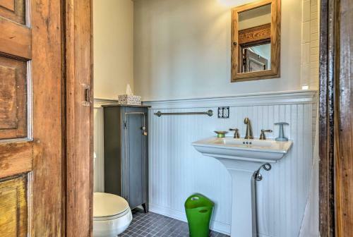 Historic Cumberland Home With Deck And Valley View!
