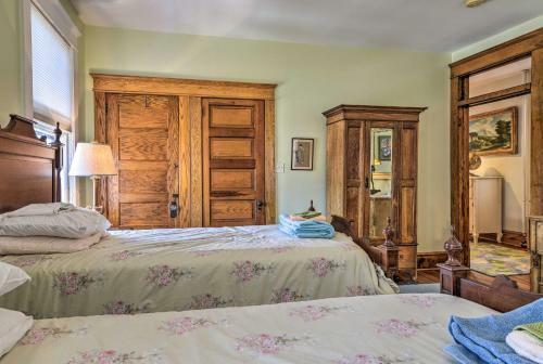 Historic Cumberland Home With Deck And Valley View!