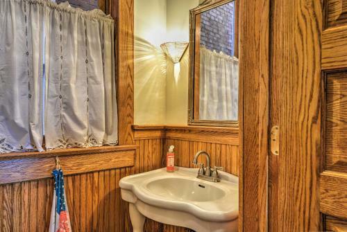 Historic Cumberland Home With Deck And Valley View!