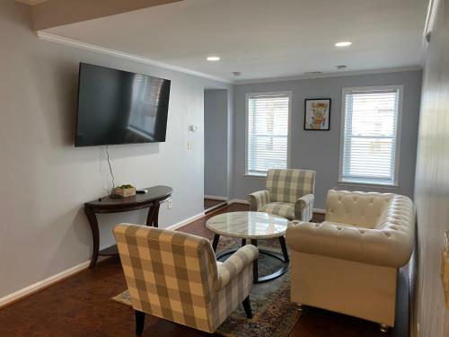 Patterson Park Lounge