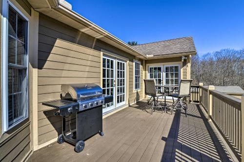 Private Family Home With Deck And Forest Views!
